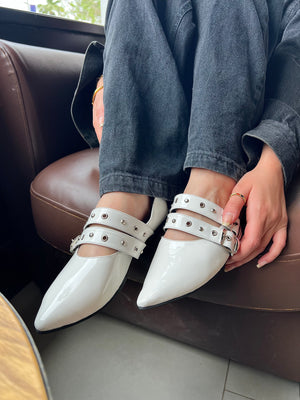 Belle Moves in White