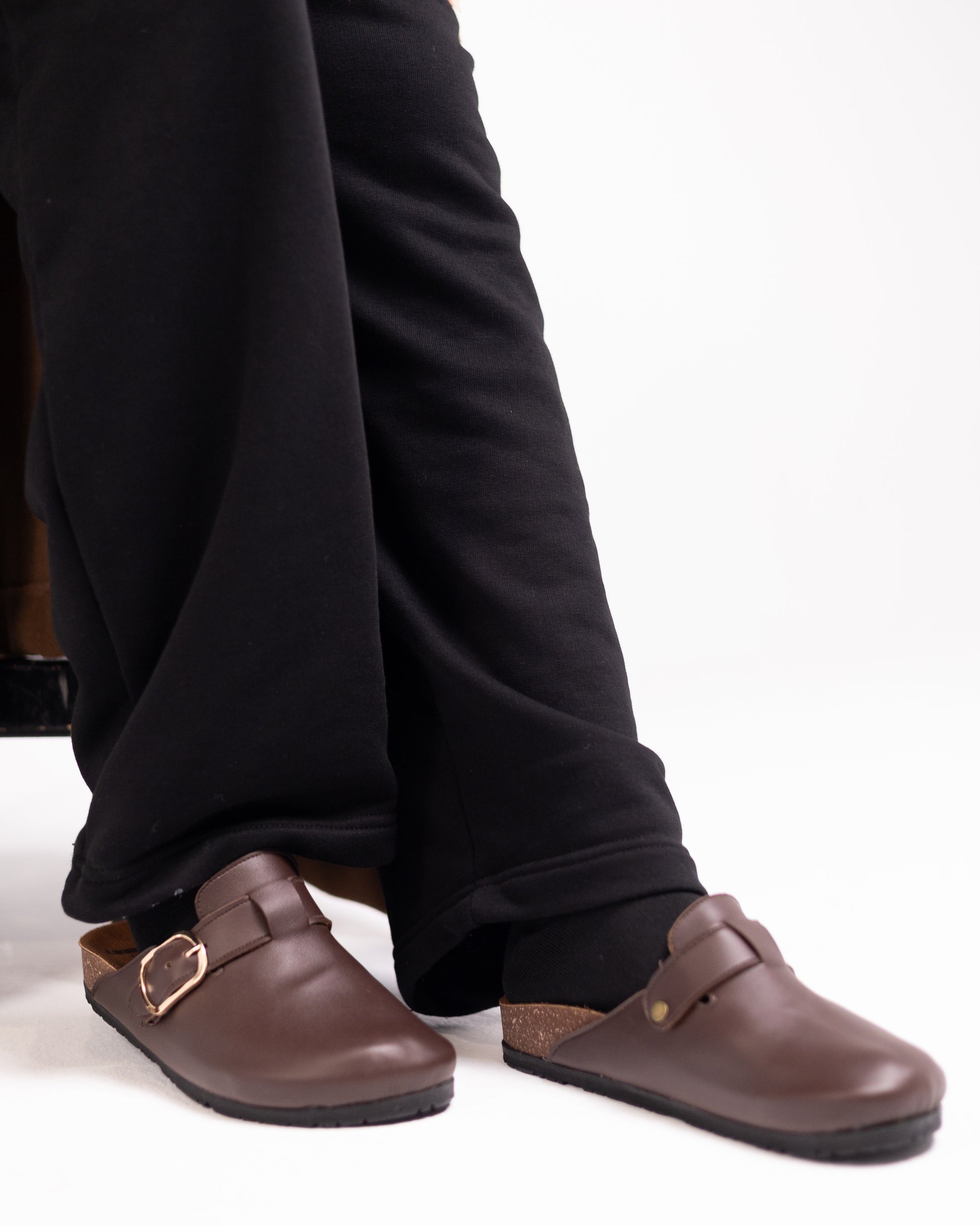 WOMEN'S MAHOGANY CLOGS